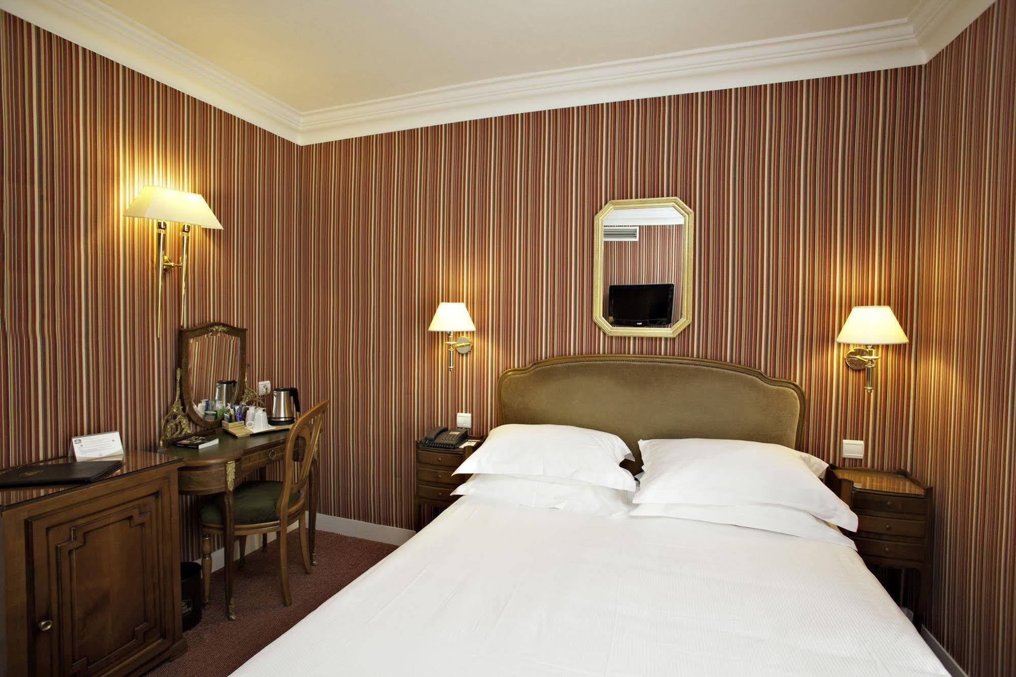 Hotel Ducs De Bourgogne Párizs Kültér fotó